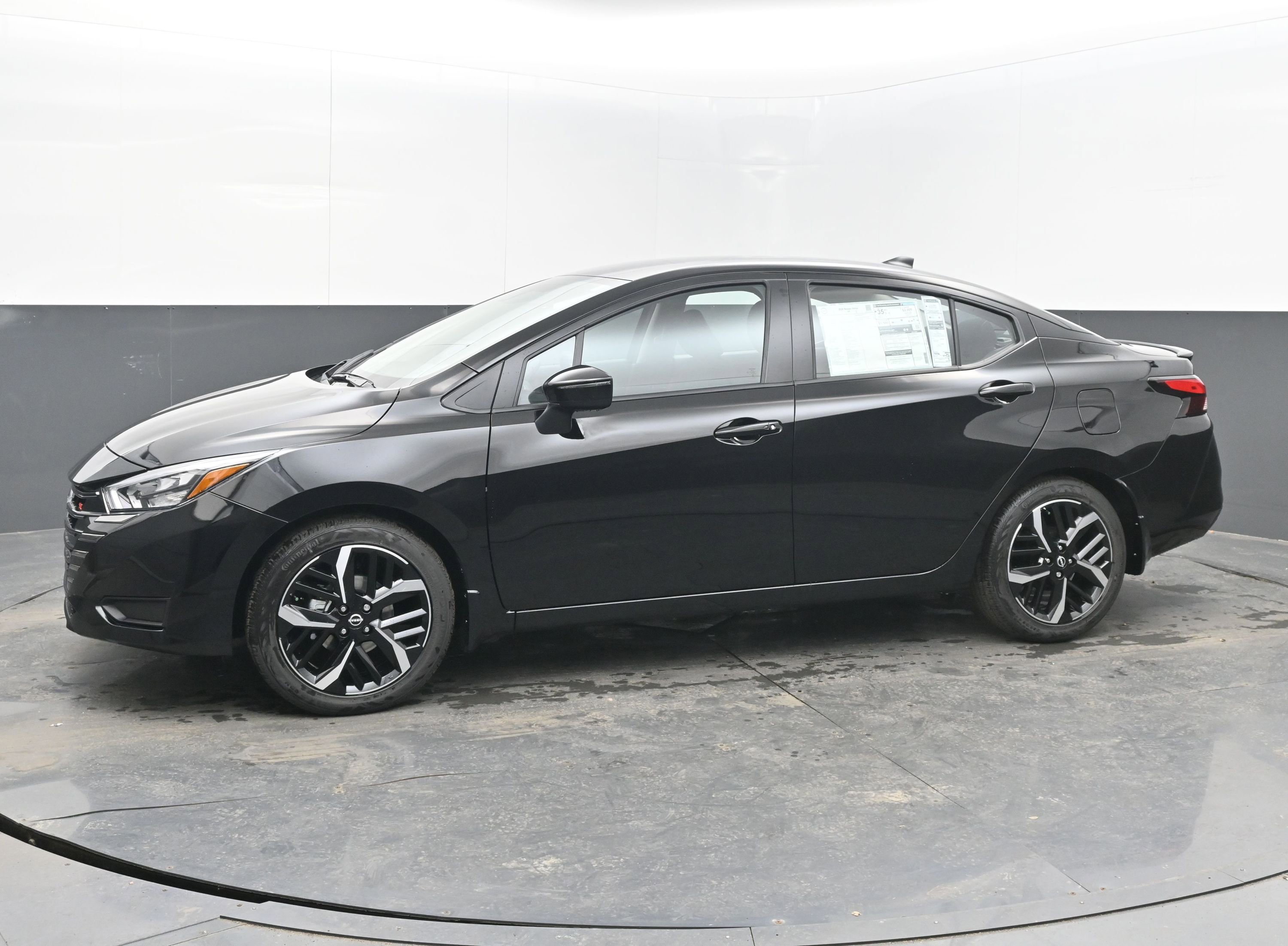 New 2025 Nissan Versa SR image 4