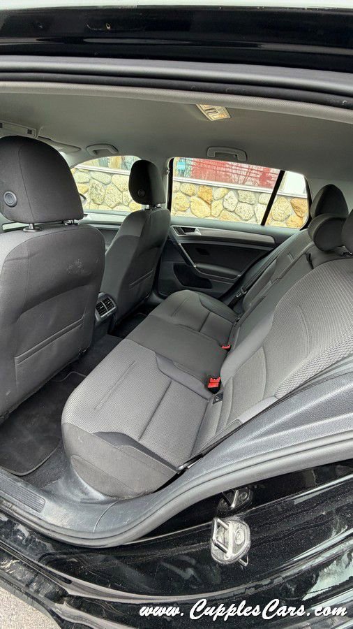 Used 2016 Volkswagen Golf S image 31