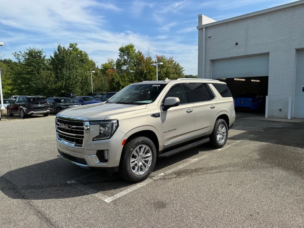 Used 2021 GMC Yukon SLT w/ SLT Premium Package AWD/4WD image 3