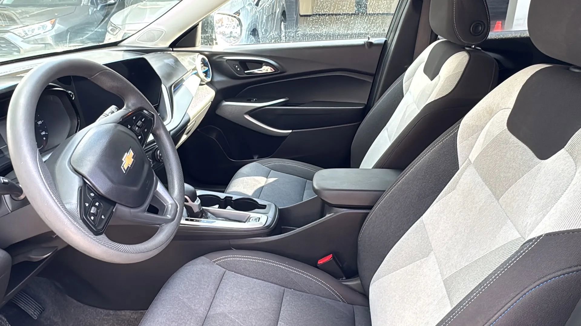 Used 2025 Chevrolet Trax LS w/ Driver Confidence Package FWD image 14