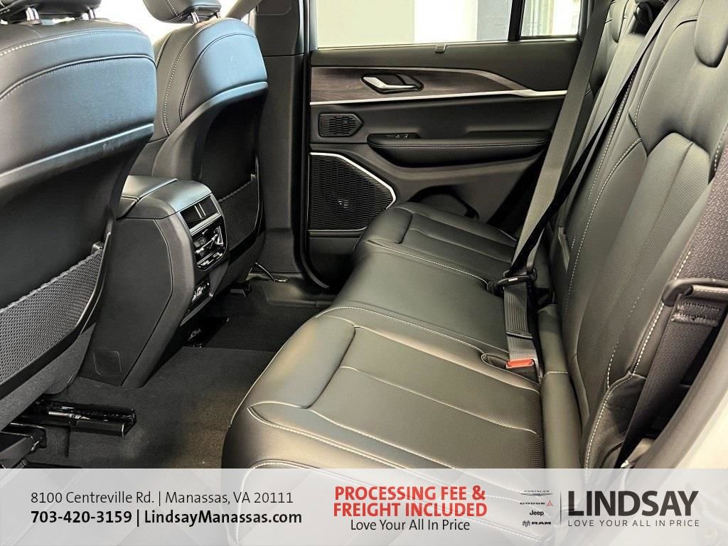 New 2025 Jeep Grand Cherokee Limited w/ Luxury Tech Group II image 17