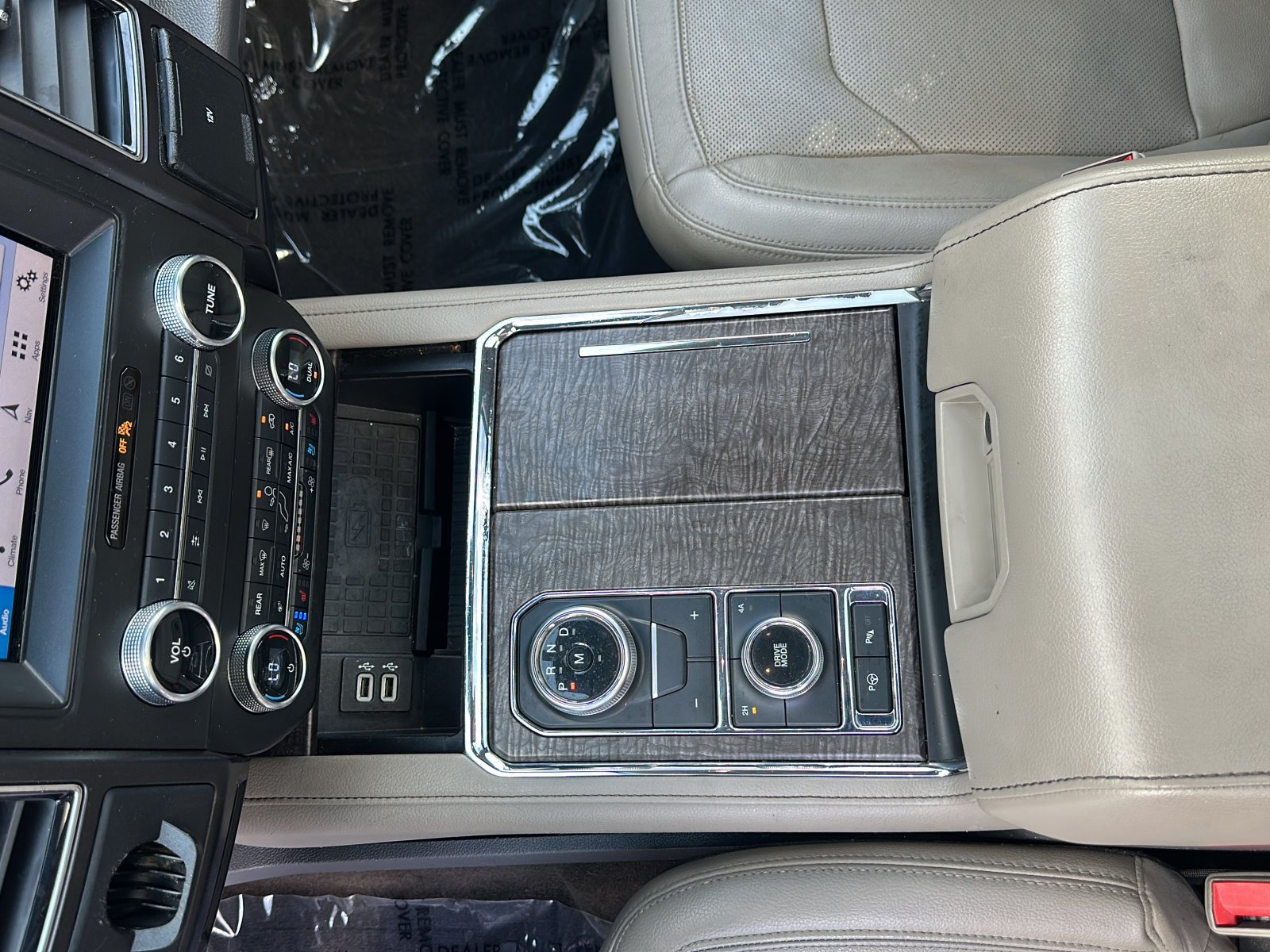Used 2019 Ford Expedition Limited w/ Equipment Group 302A AWD/4WD image 19