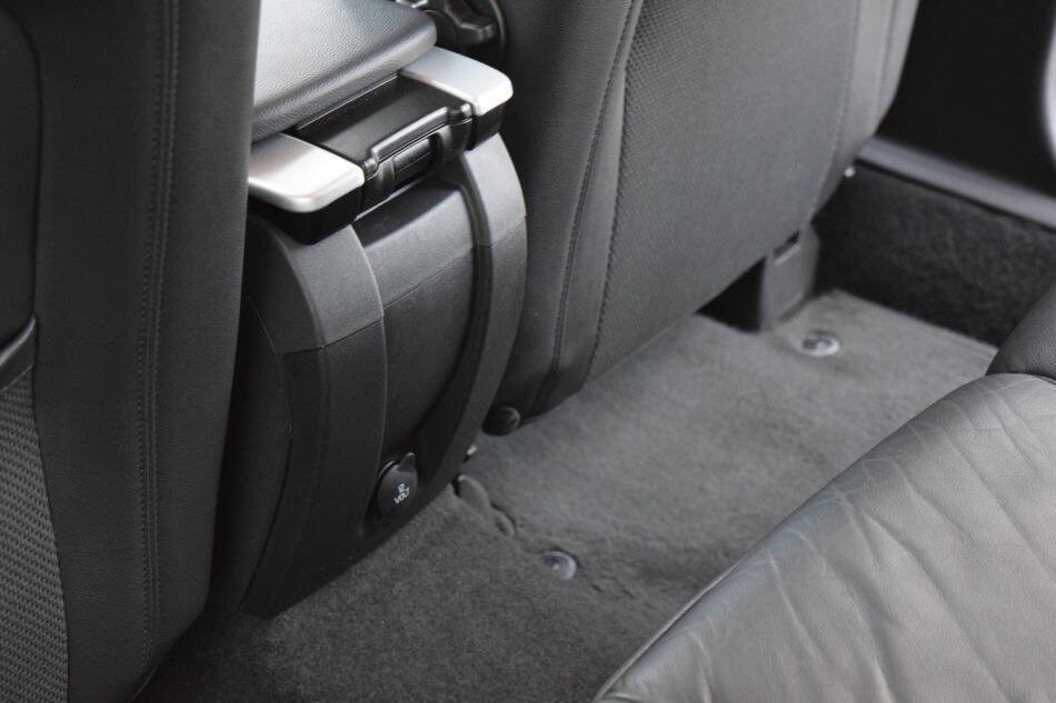 Used 2011 Volvo V50 T5 image 48