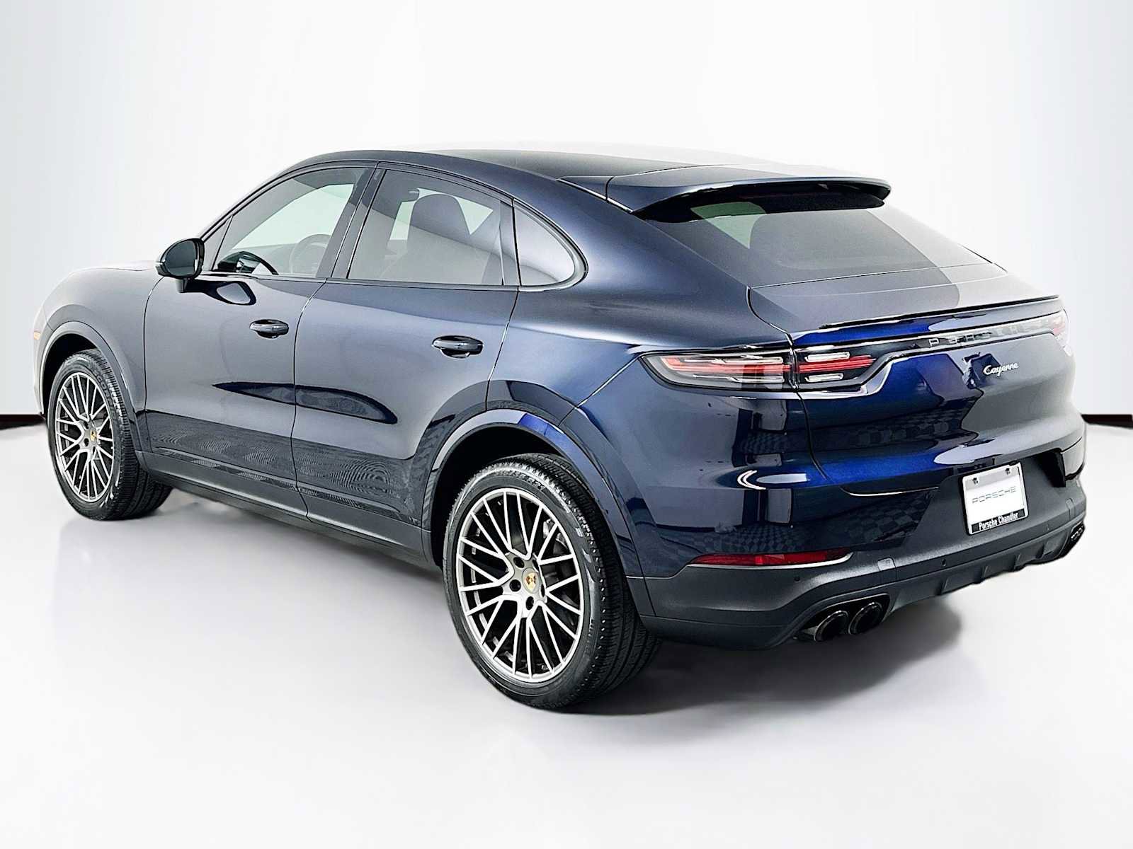 Certified 2022 Porsche Cayenne Platinum Edition image 3