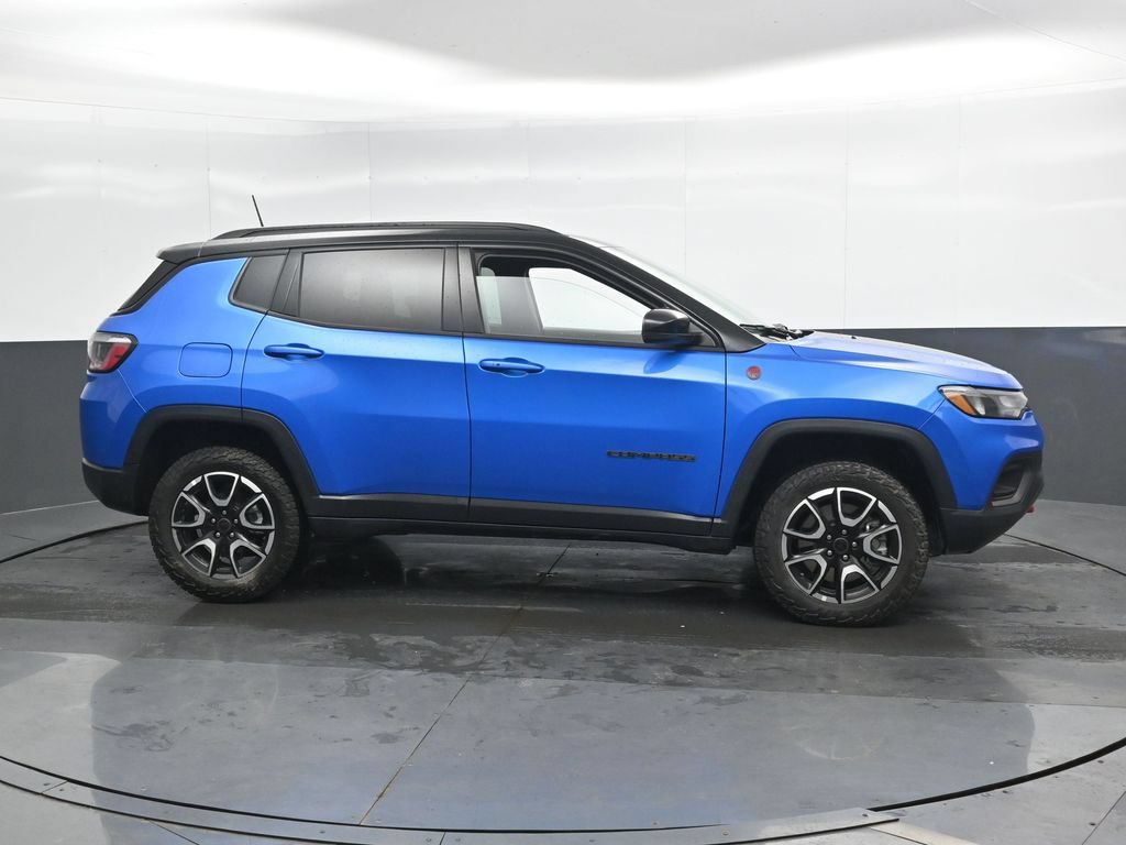 Used 2025 Jeep Compass Trailhawk AWD/4WD image 4