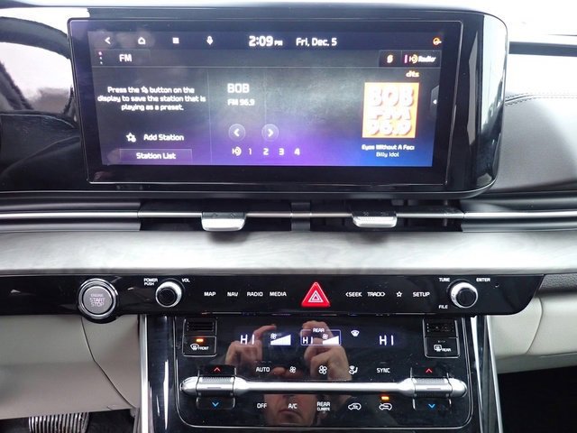 Used 2024 Kia Carnival EX image 28