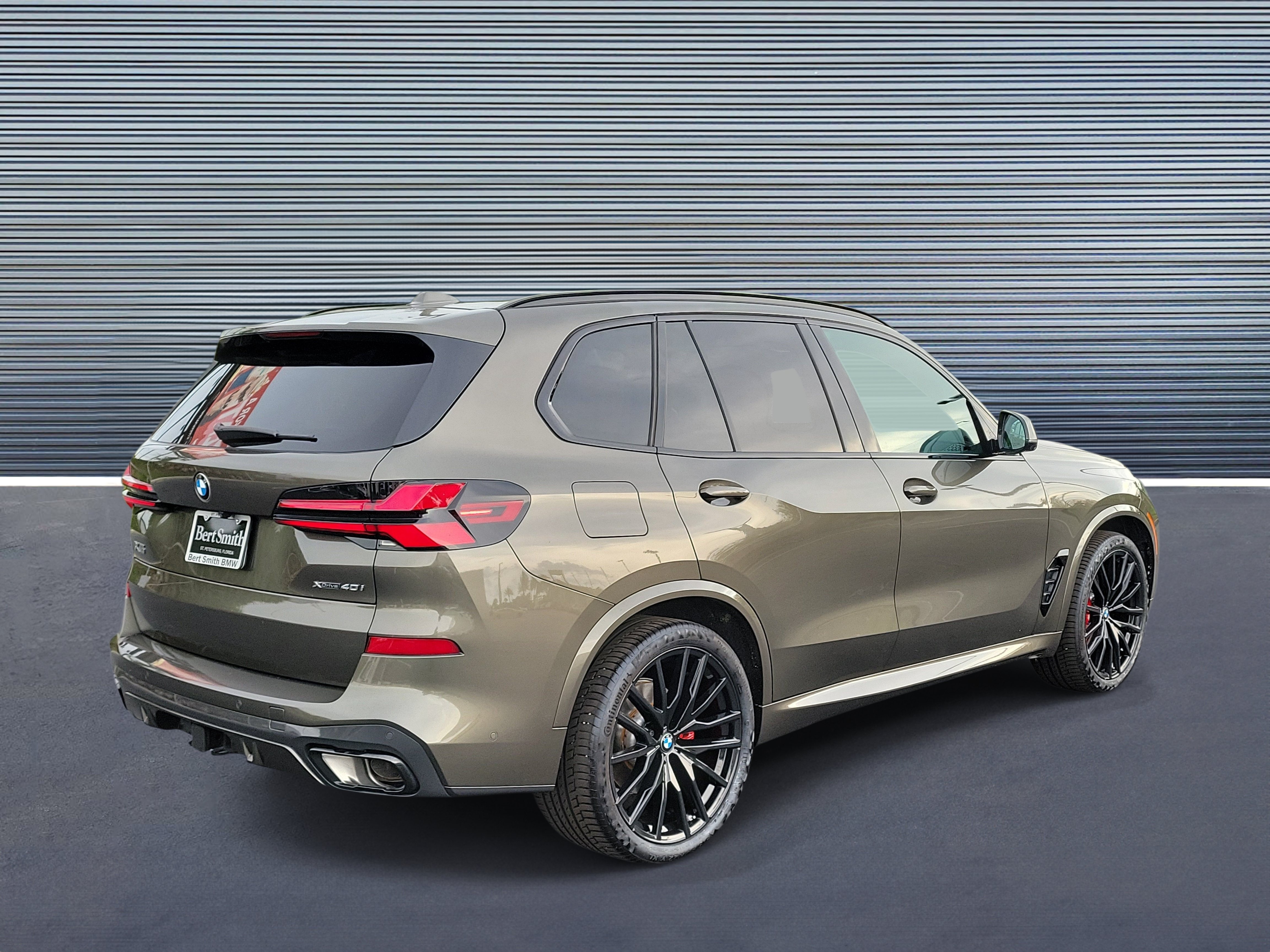 Used 2025 BMW X5 xDrive40i w/ M Sport Package AWD/4WD image 3
