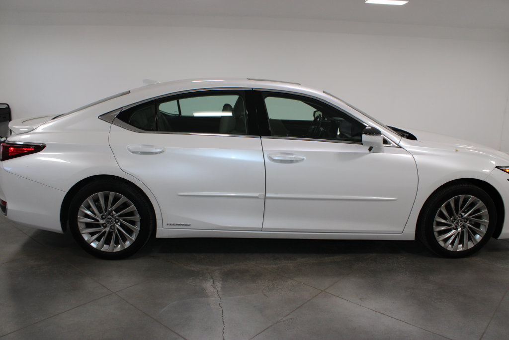 Used 2020 Lexus ES 300h w/ Accessory Package FWD image 11