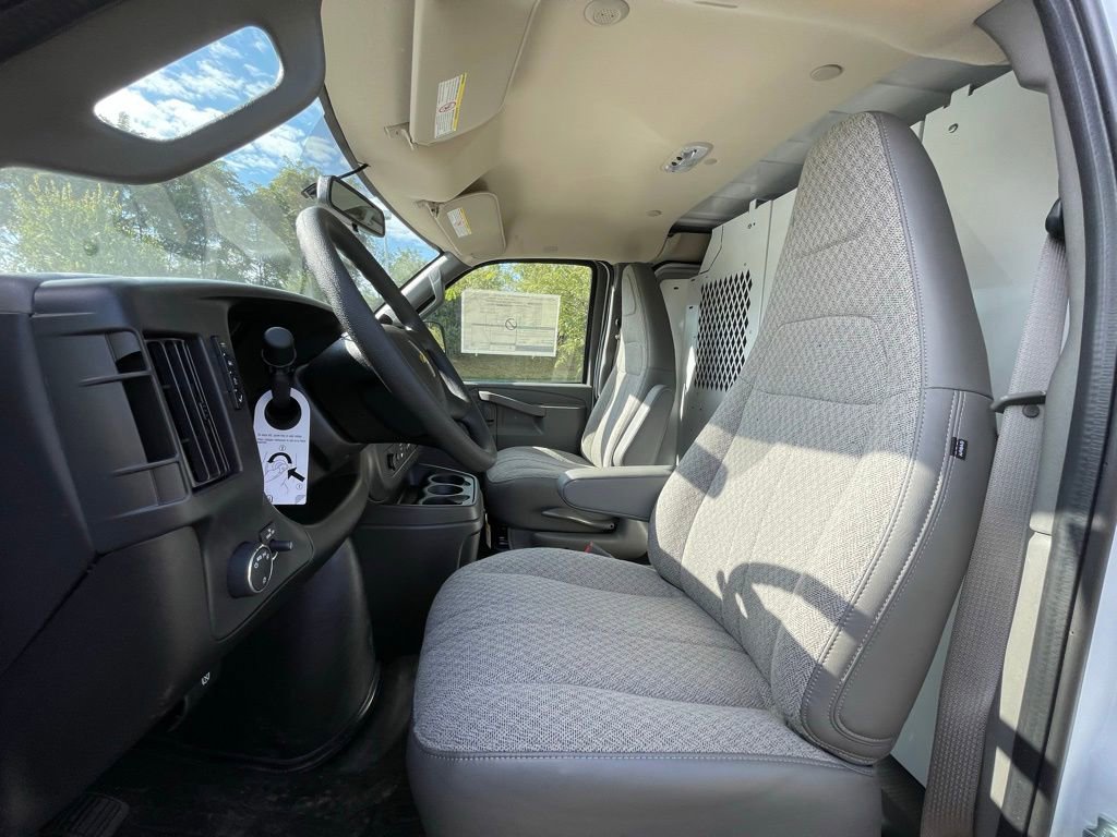 New 2025 Chevrolet Express 3500 w/ Driver Convenience Package RWD image 25