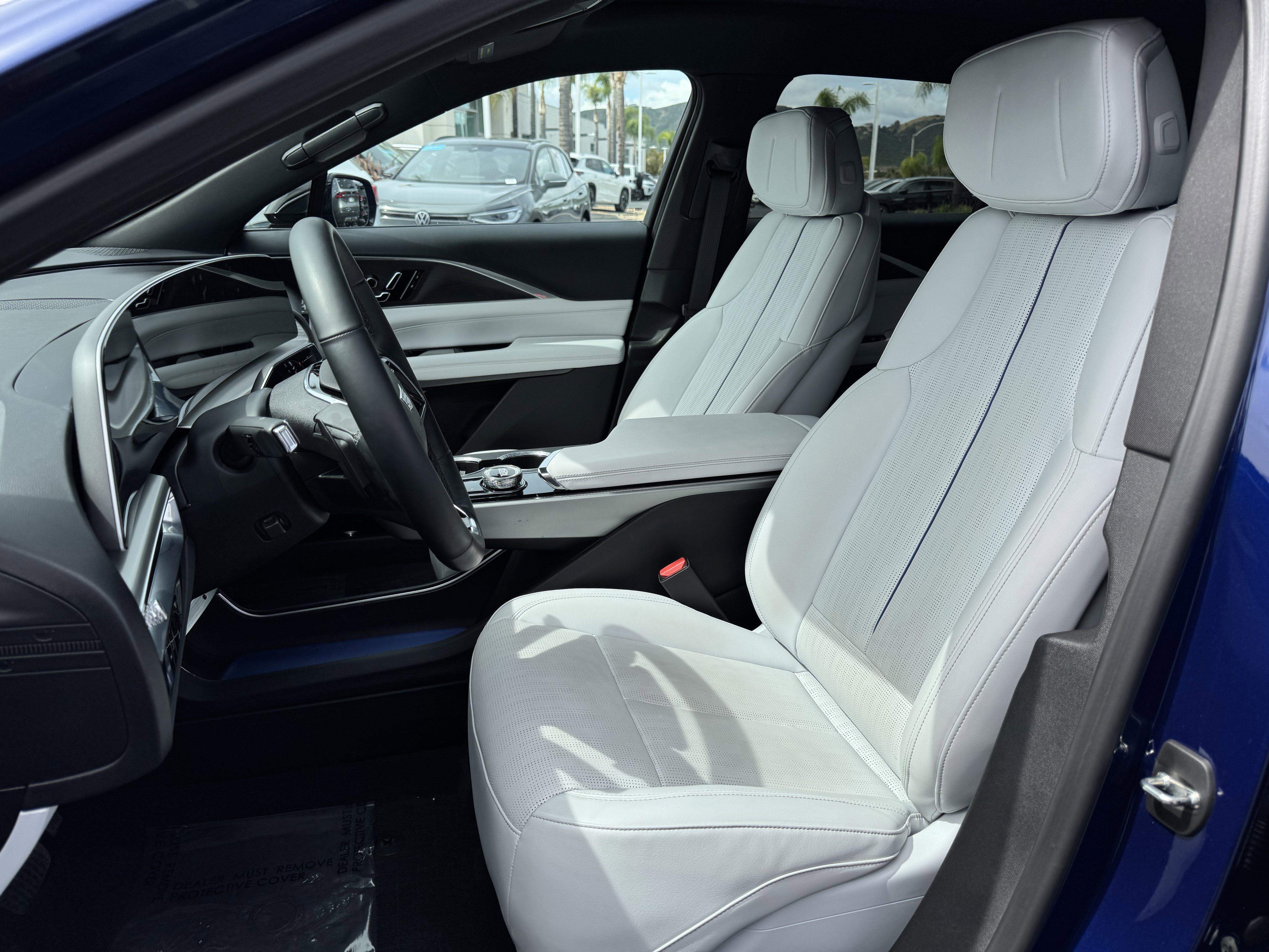 Used 2024 Cadillac Lyriq Luxury AWD/4WD image 15