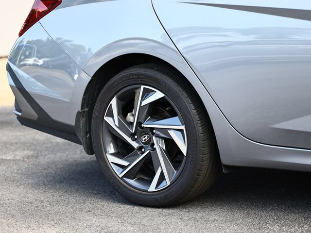 Used 2025 Hyundai Elantra Sport FWD image 5