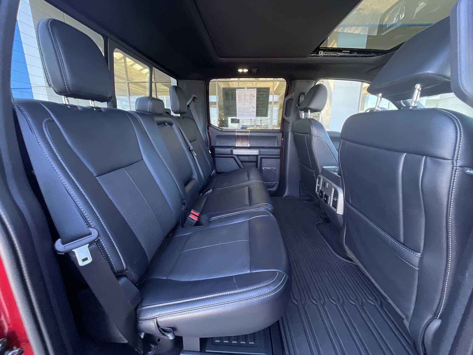 Used 2022 Ford F250 Lariat w/ Black Appearance Package image 28