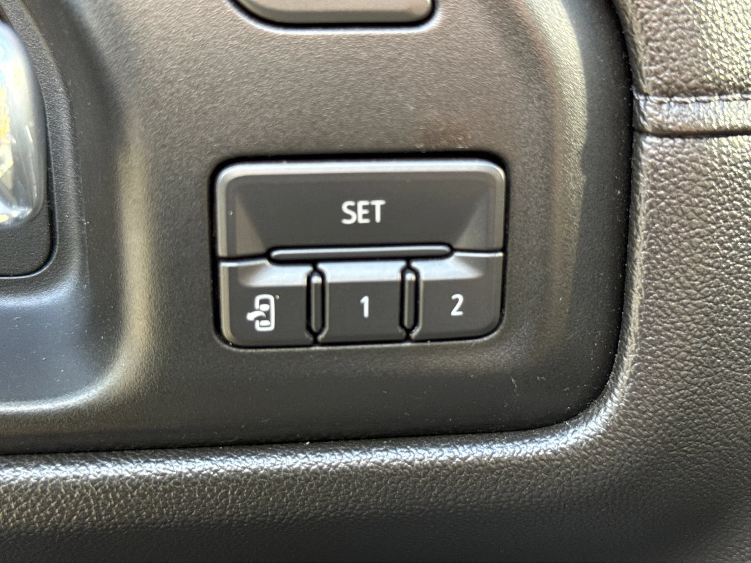 Used 2019 Chevrolet Silverado 1500 High Country w/ Technology Package AWD/4WD image 14