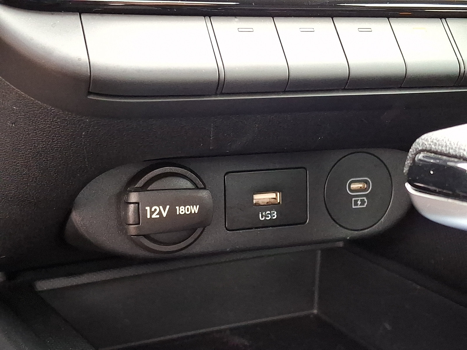 Used 2024 Hyundai Elantra SEL FWD image 17