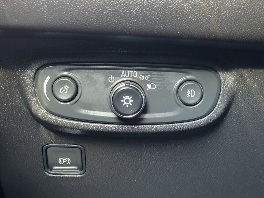 Used 2024 GMC Terrain SLT image 13