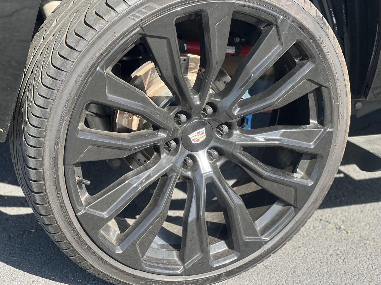 Used 2010 Cadillac Escalade Premium image 30