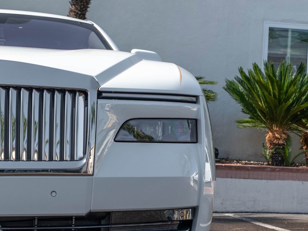 Used 2025 Rolls-Royce Spectre w/ Spectre Launch Package AWD/4WD image 39