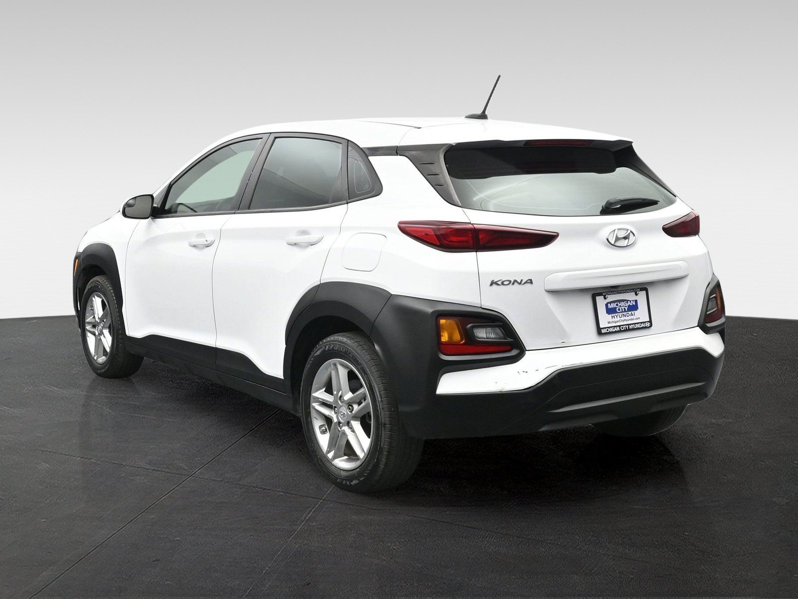 Used 2021 Hyundai Kona SE FWD image 2