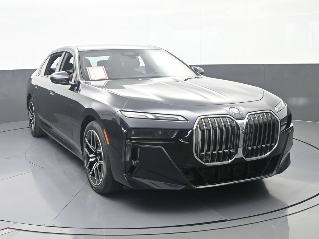 Used 2025 BMW 740i xDrive AWD/4WD image 9