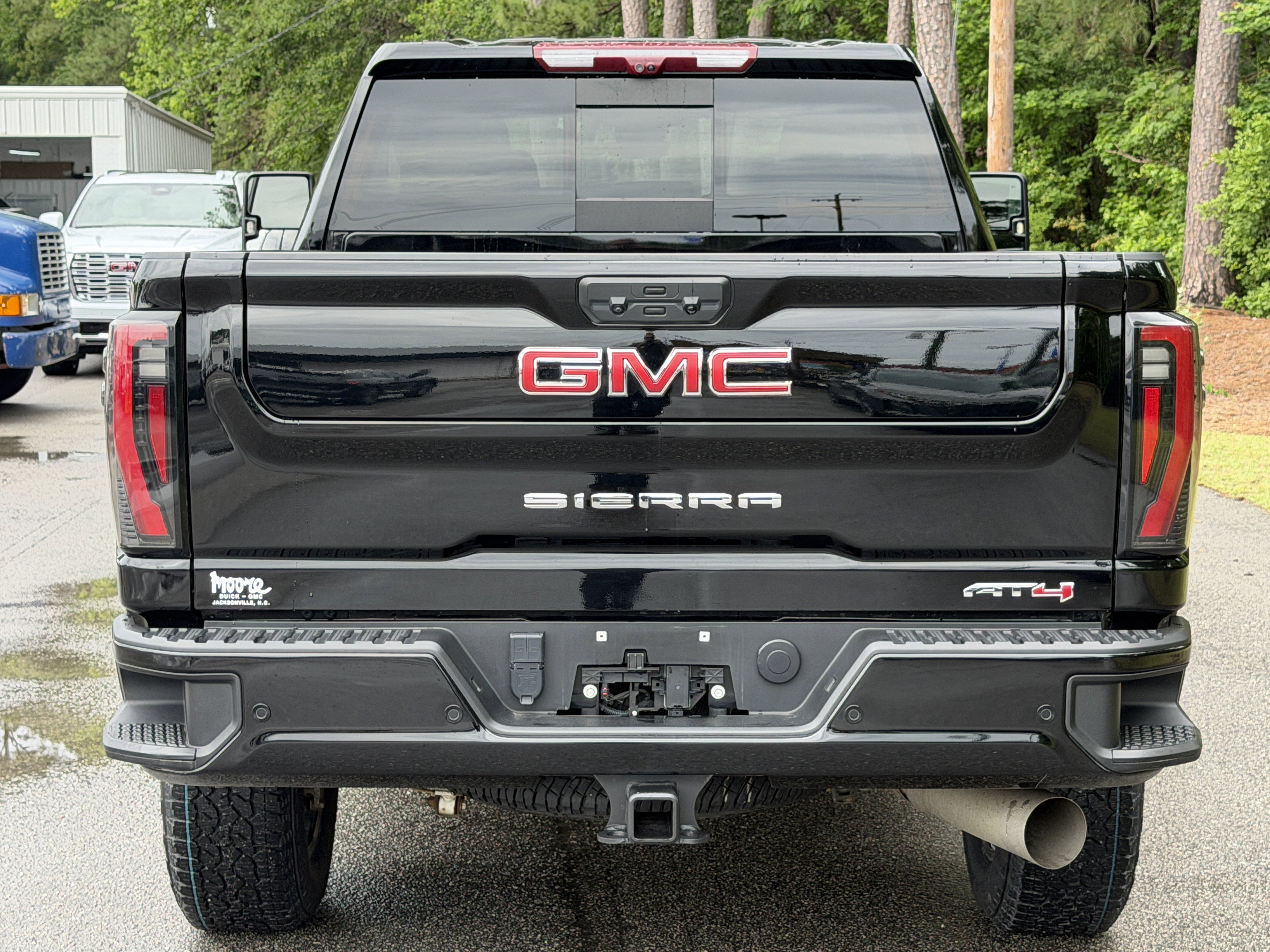 Used 2024 GMC Sierra 2500 AT4 w/ AT4 Premium Plus Package AWD/4WD image 9