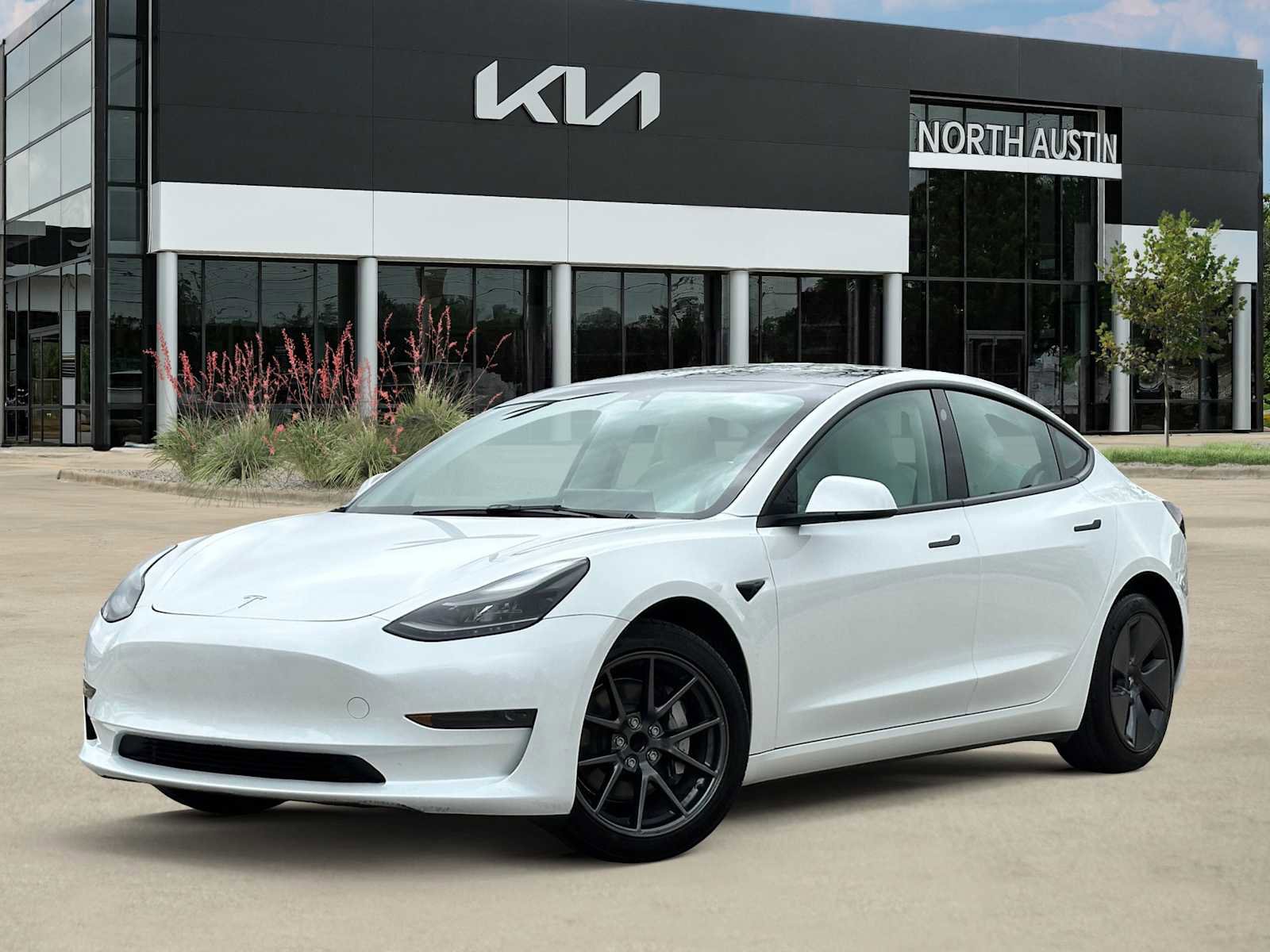 Used 2023 Tesla Model 3 Standard Range image 1