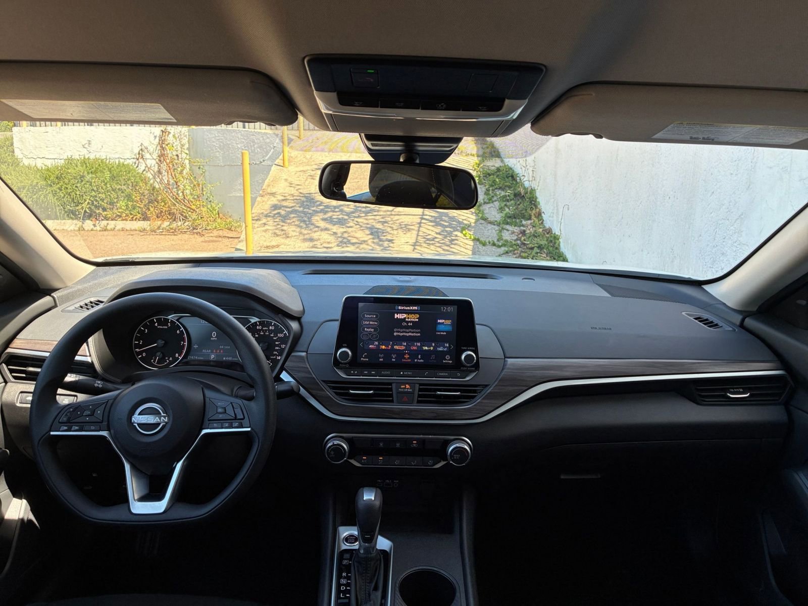 Used 2025 Nissan Altima 2.5 SV FWD image 33