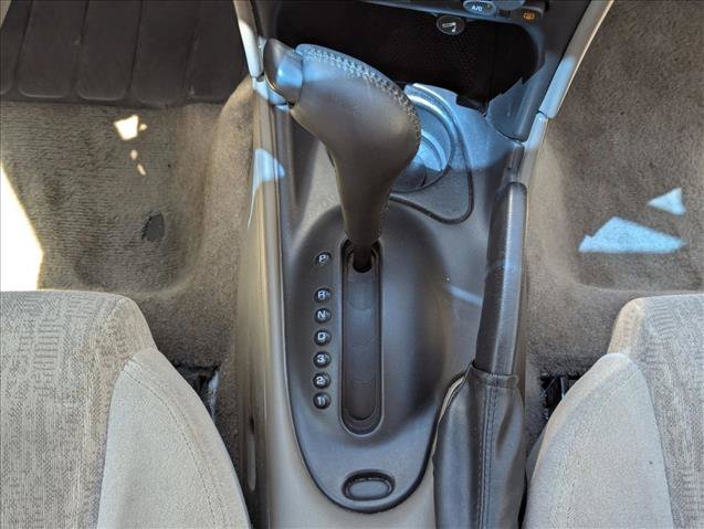Used 2003 Oldsmobile Alero GL FWD image 12