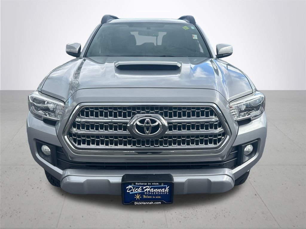 Used 2016 Toyota Tacoma TRD Sport w/ Premium & Technology Package image 3