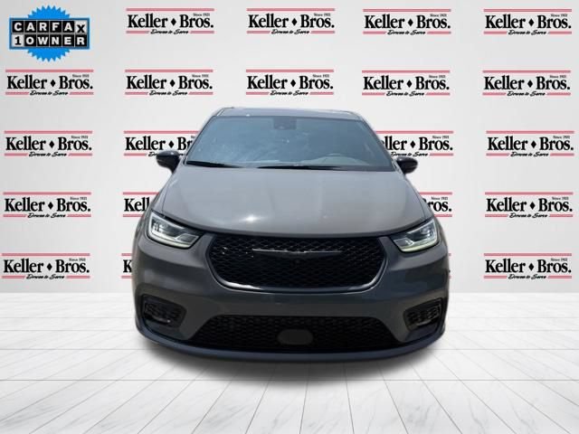 Used 2025 Chrysler Pacifica Limited w/ Uconnect Theater Family Group AWD/4WD image 2
