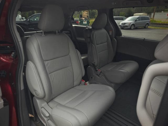 Used 2017 Toyota Sienna XLE w/ XLE Navigation Package FWD image 43
