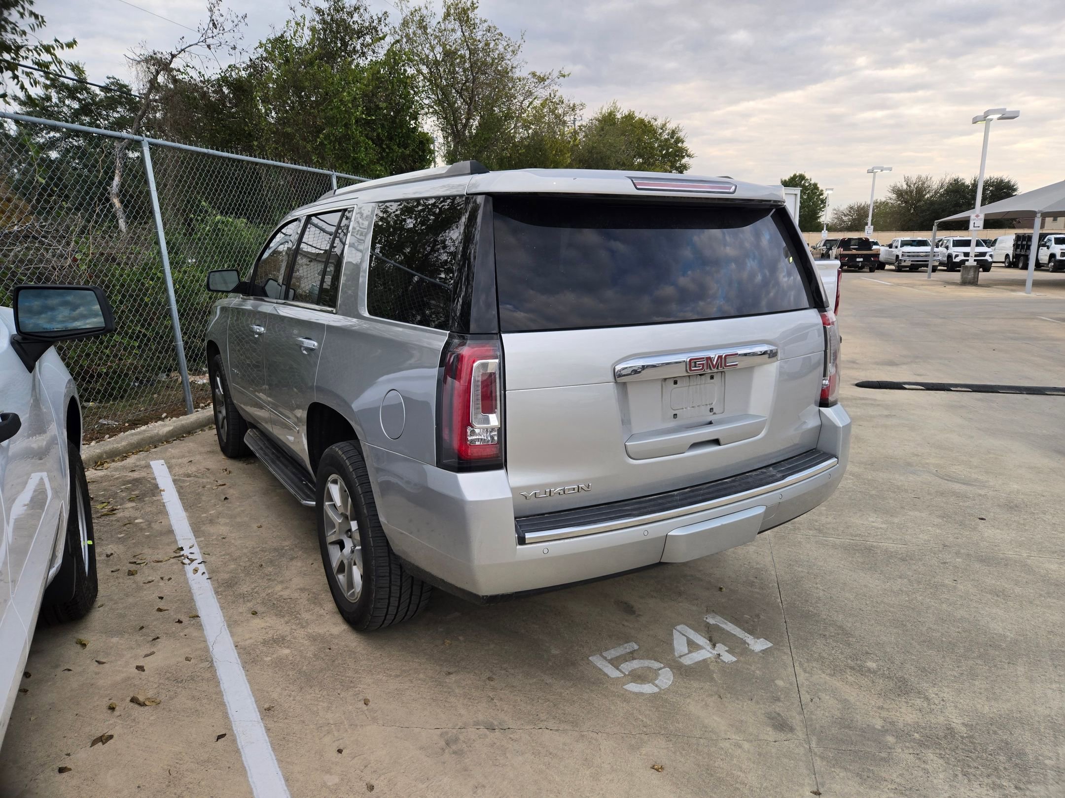 Used 2018 GMC Yukon Denali image 4