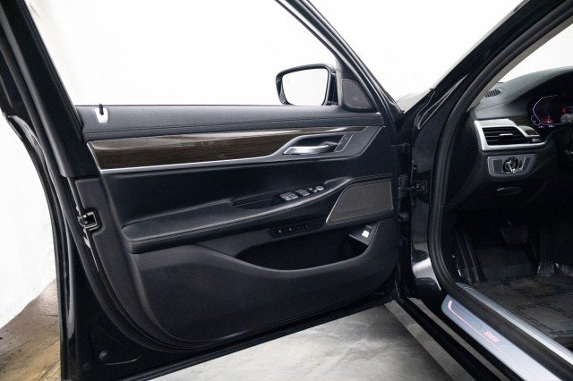 Used 2020 BMW 750i xDrive AWD/4WD image 12