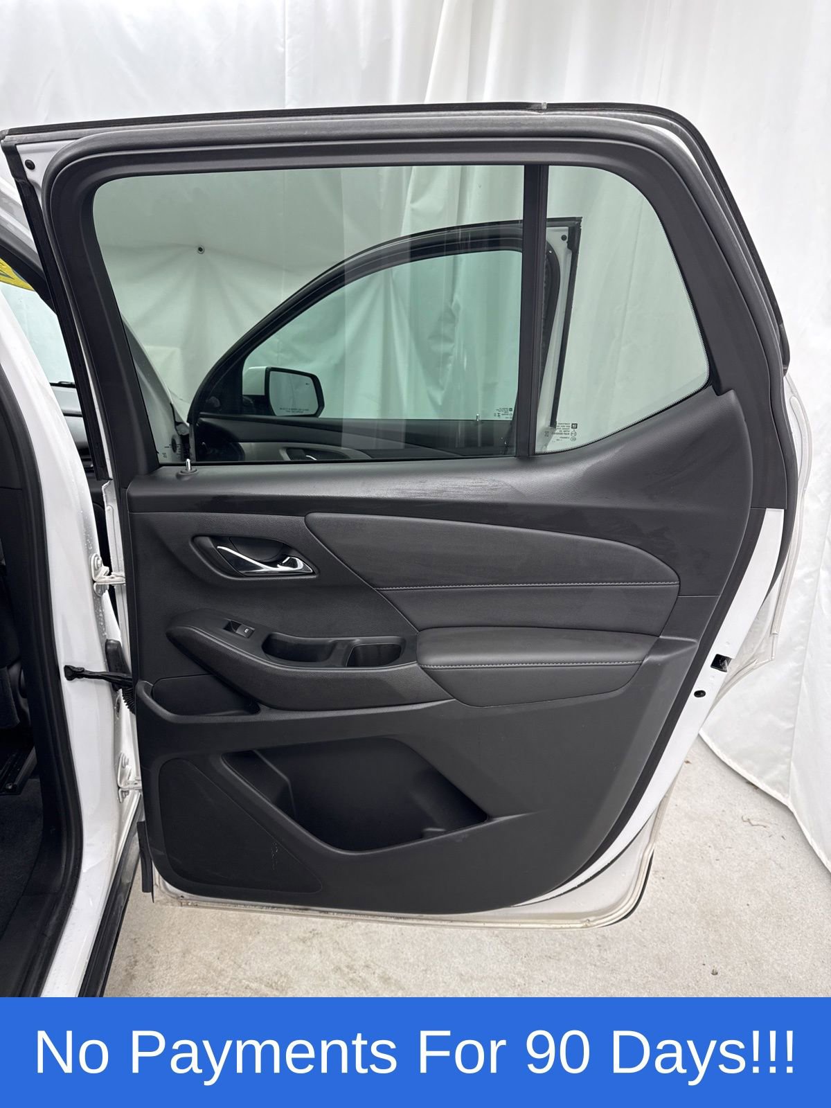 Used 2023 Chevrolet Traverse LT image 32