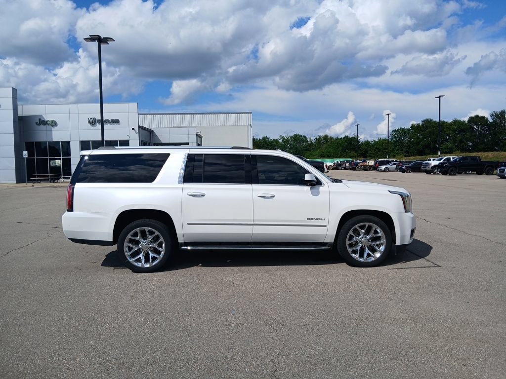 Used 2017 GMC Yukon XL Denali w/ Open Road Package AWD/4WD image 9
