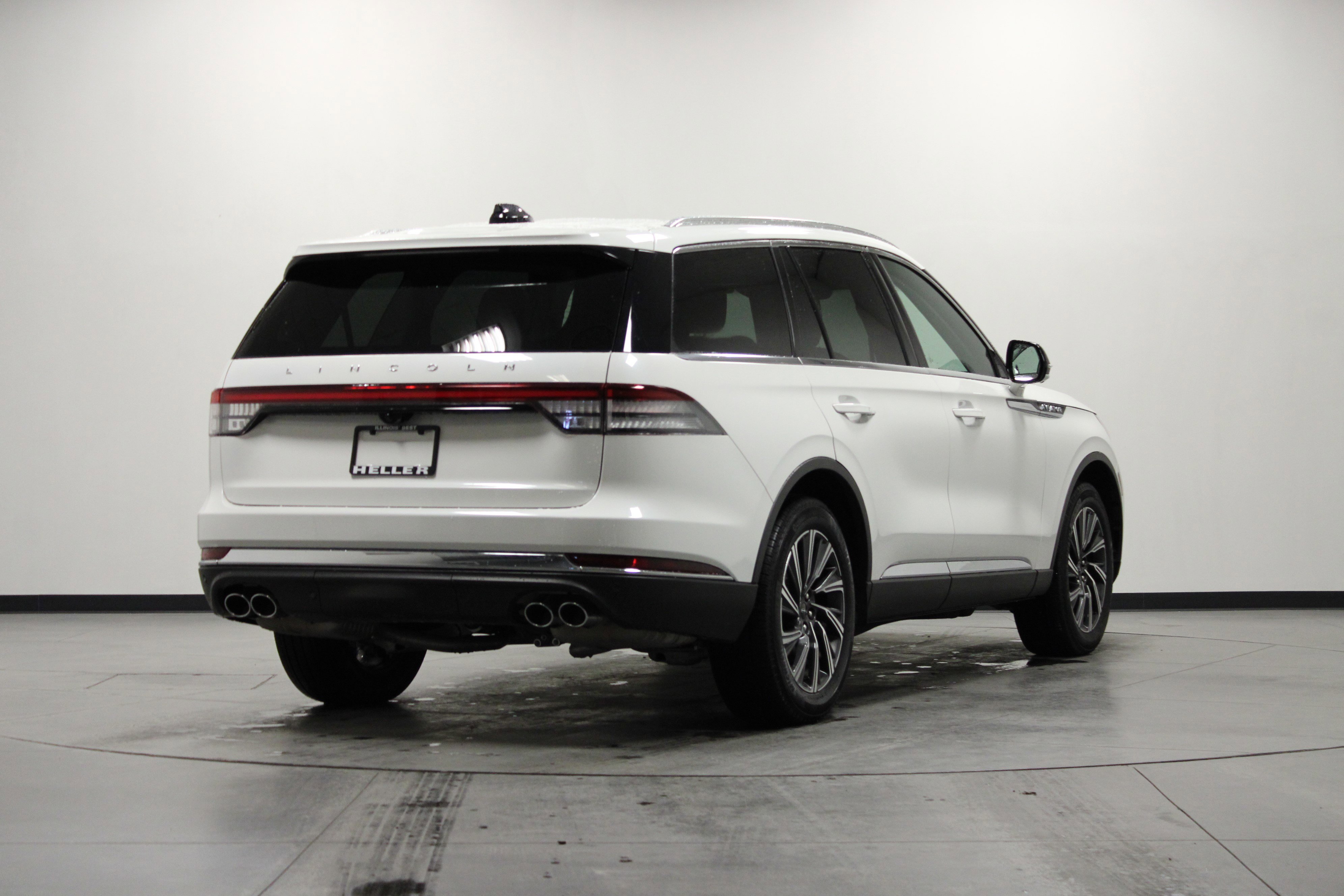 Used 2025 Lincoln Aviator AWD w/ Equipment Group 101A image 4