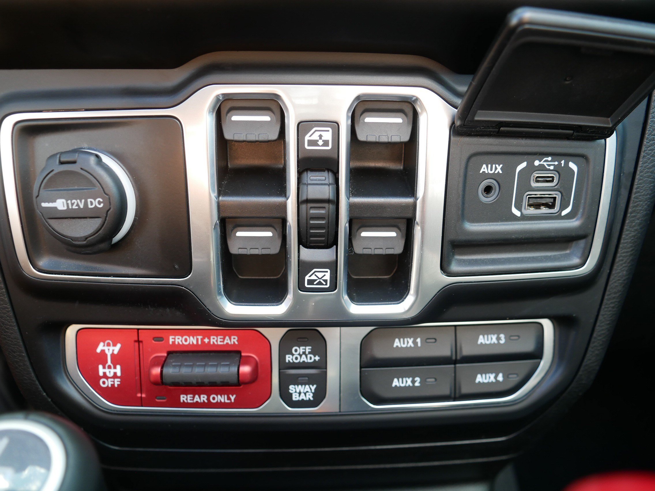 Used 2023 Jeep Wrangler Unlimited Rubicon w/ Steel Bumper Group AWD/4WD image 32