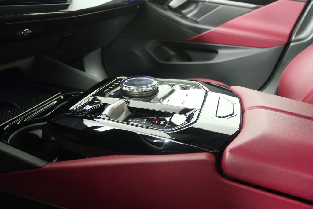 Certified 2025 BMW 530i image 26