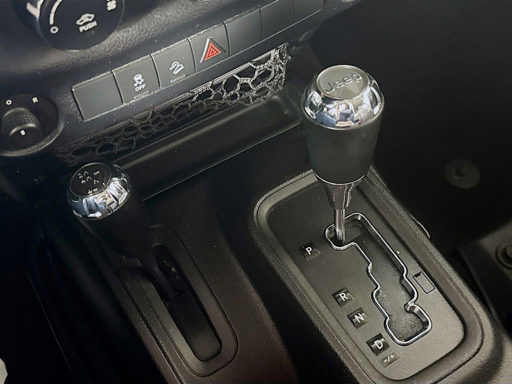 Used 2015 Jeep Wrangler Unlimited Willys image 19