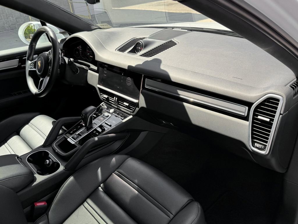 Used 2023 Porsche Cayenne Coupe AWD/4WD image 31