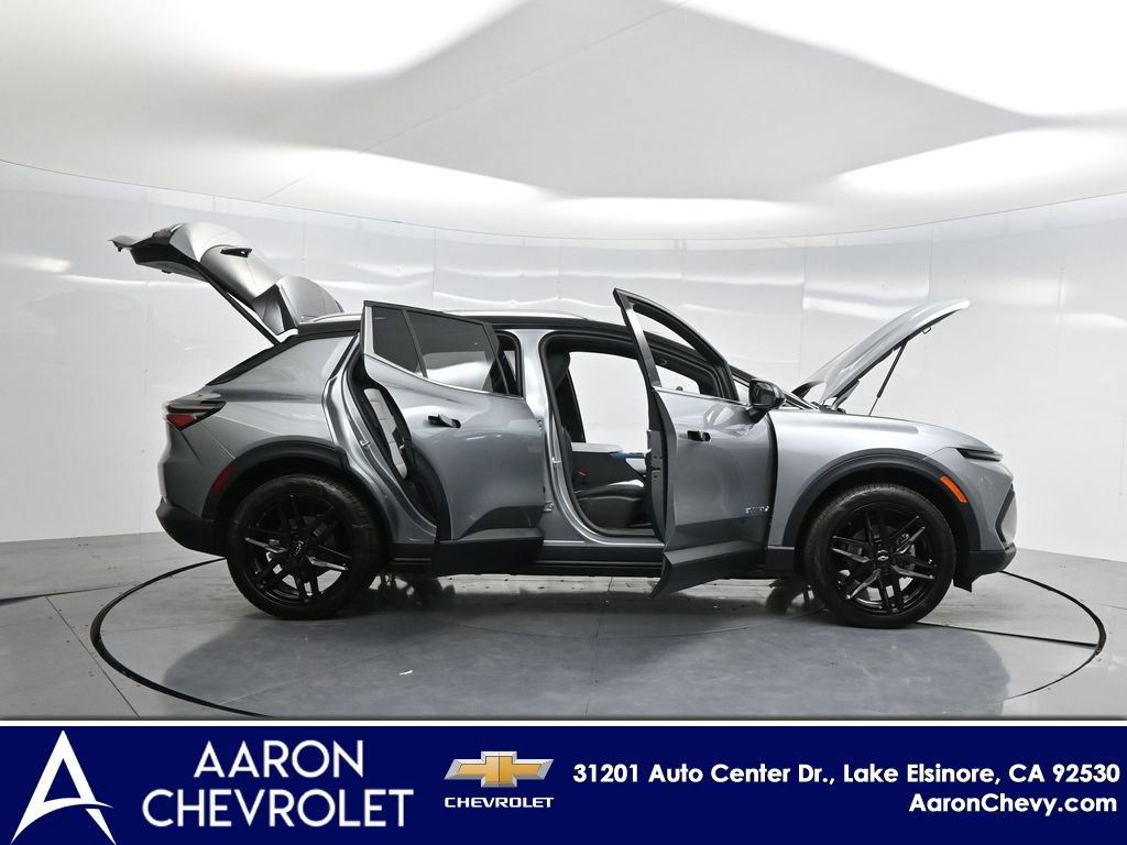 New 2026 Chevrolet Equinox EV LT AWD/4WD image 3