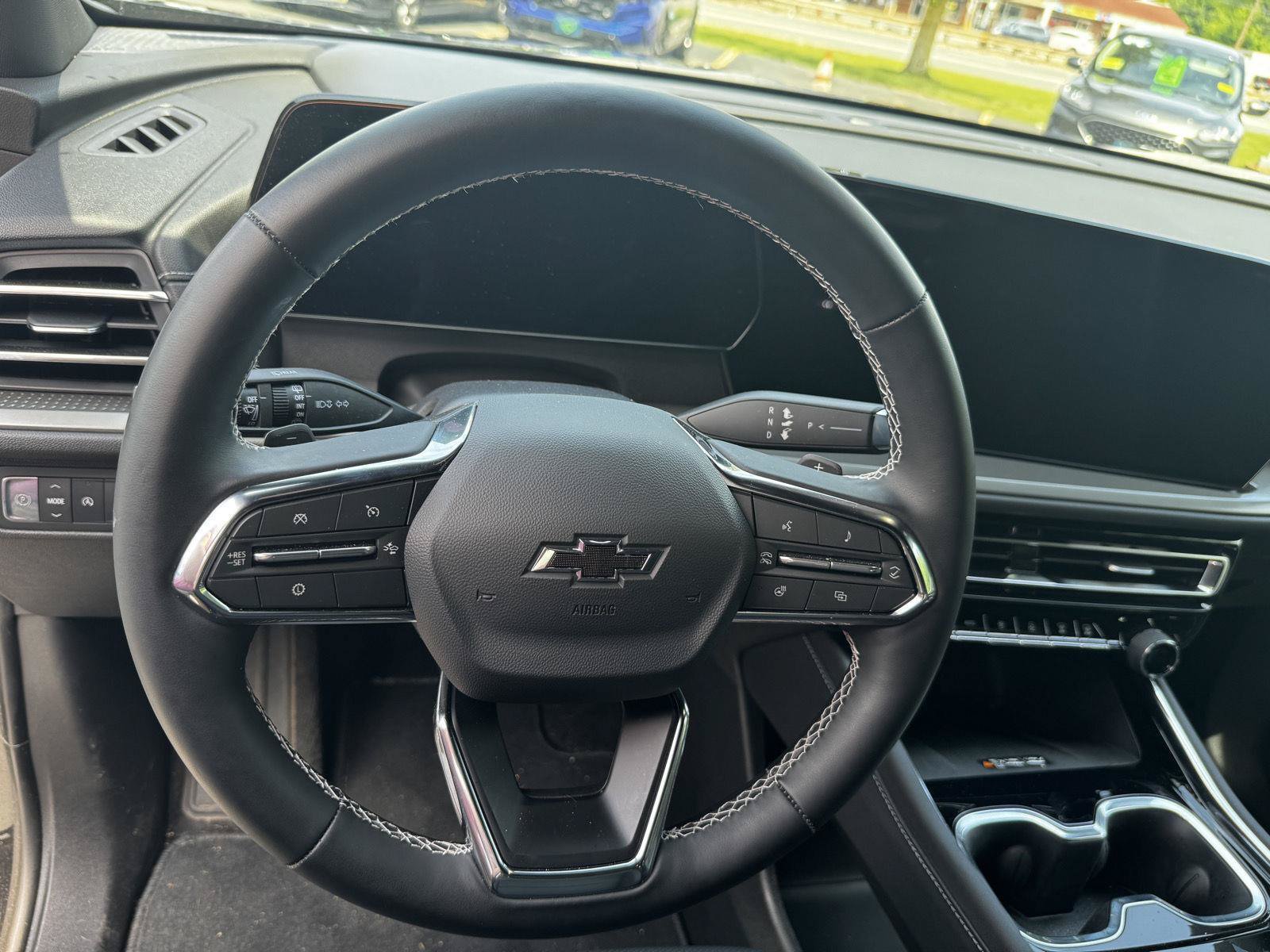 Used 2026 Chevrolet Traverse LT w/ Midnight/Sport Edition FWD image 17
