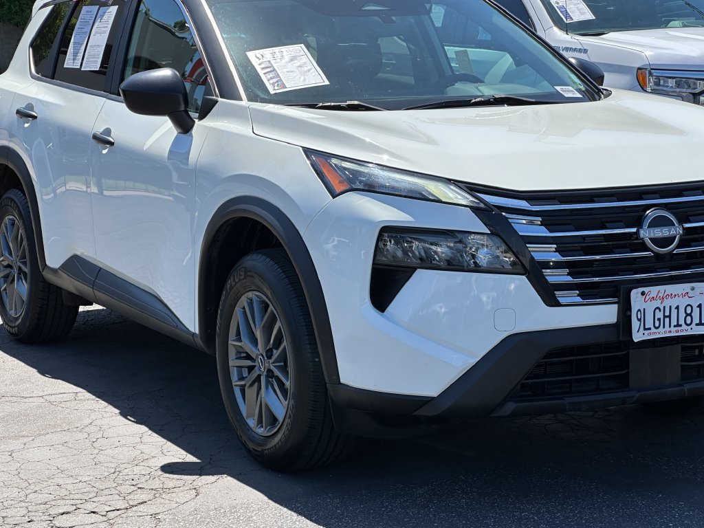 Used 2024 Nissan Rogue S FWD image 11