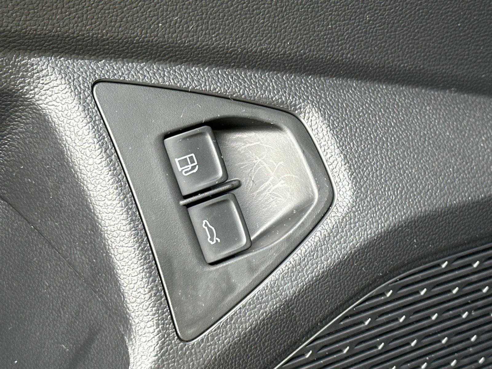 Used 2022 Volkswagen Jetta SE w/ Panoramic Sunroof Package image 14