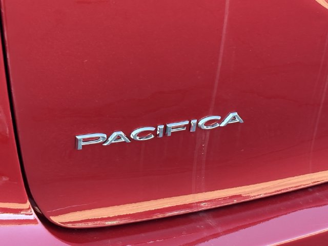 Used 2025 Chrysler Pacifica Select FWD image 11