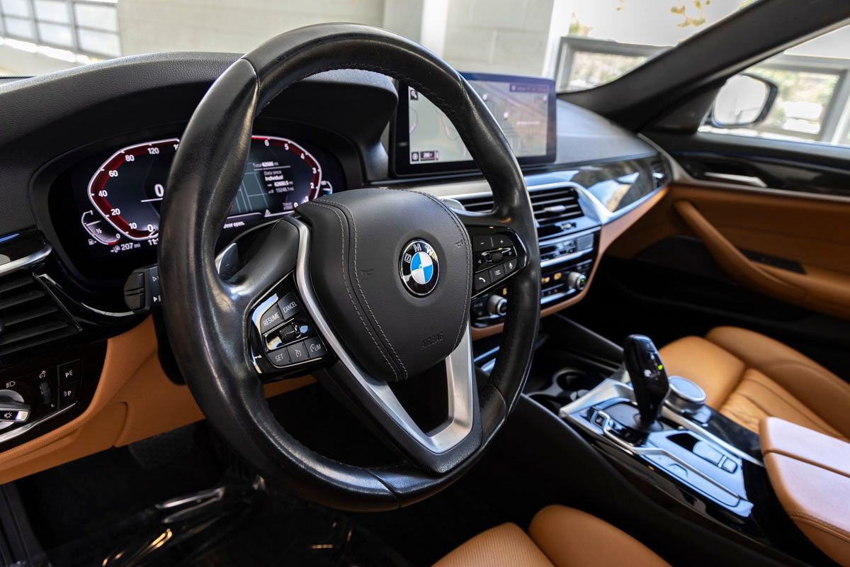 Used 2021 BMW 530e w/ Premium Package RWD image 17