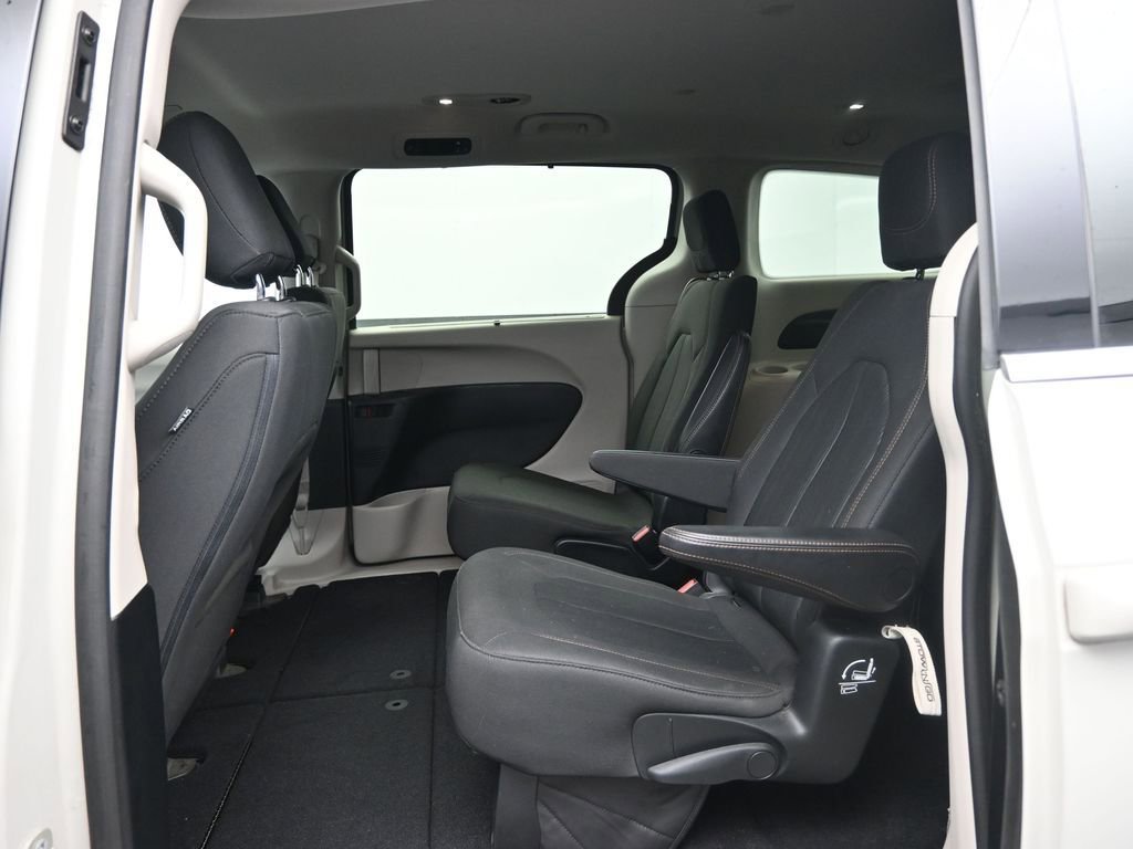 Used 2019 Chrysler Pacifica Touring Plus w/ Cold Weather Group image 26