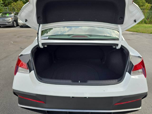 New 2026 Hyundai Elantra SE FWD image 9