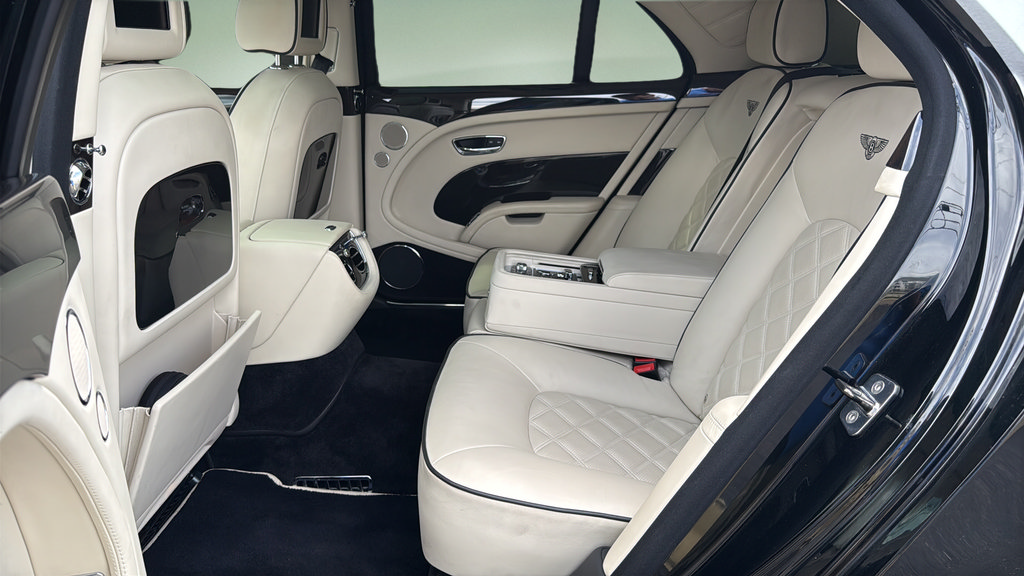 Used 2013 Bentley Mulsanne RWD image 24