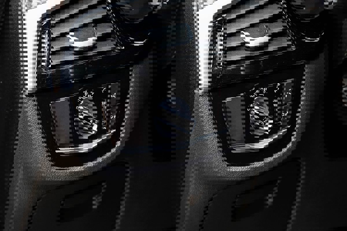 Used 2018 BMW M550i xDrive image 23