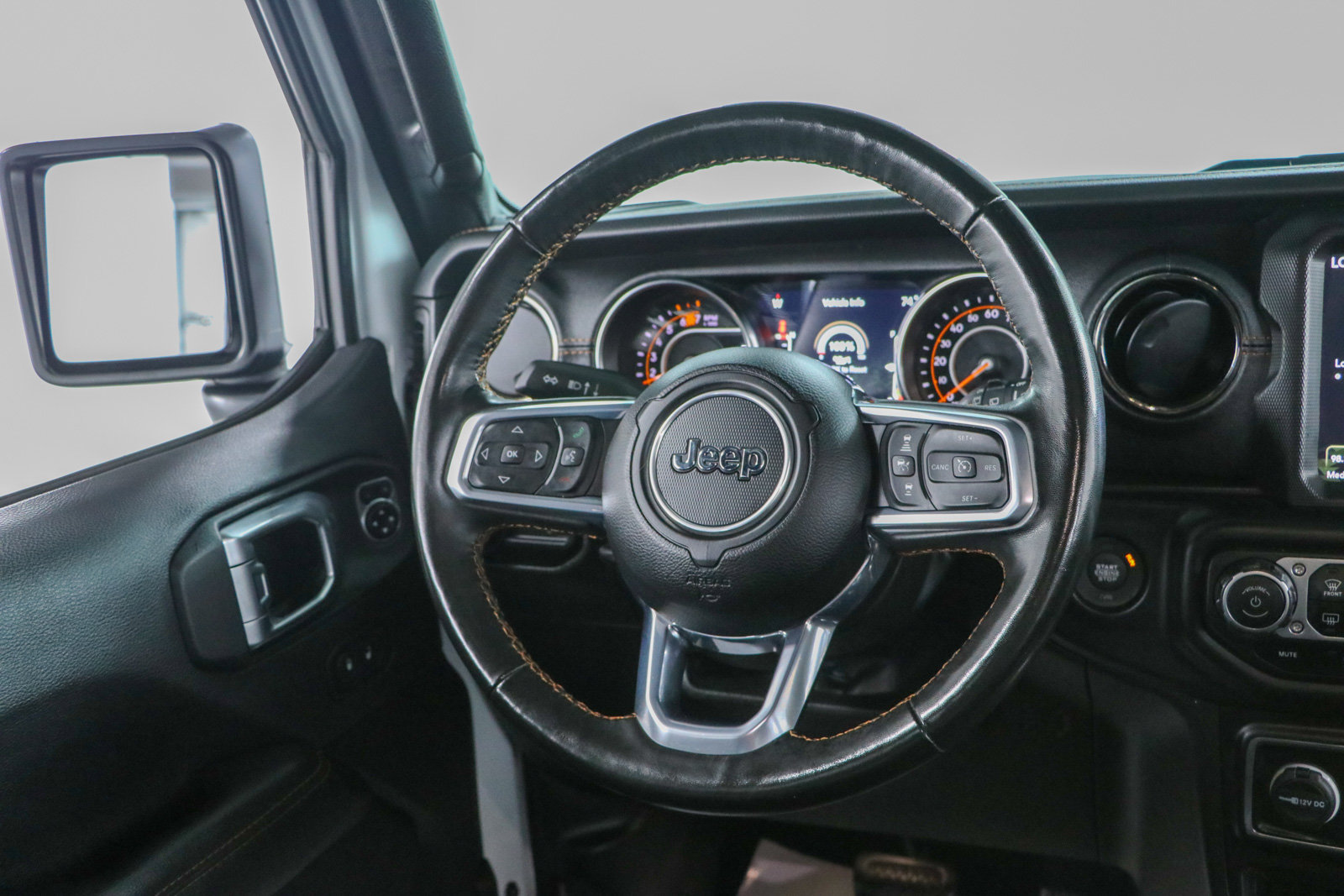 Used 2023 Jeep Wrangler Unlimited Sahara AWD/4WD image 14
